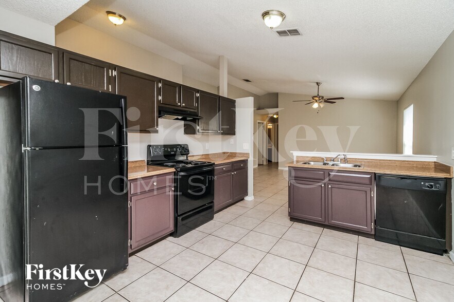 Building Photo - 7591 Groveoak Dr