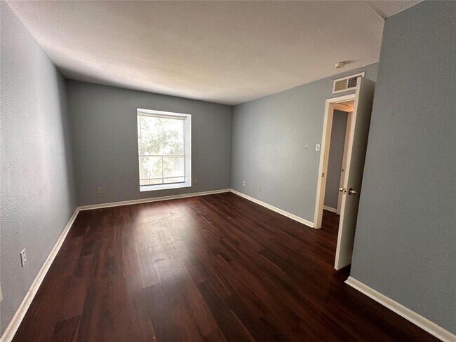 Building Photo - 8433 Hearth Dr