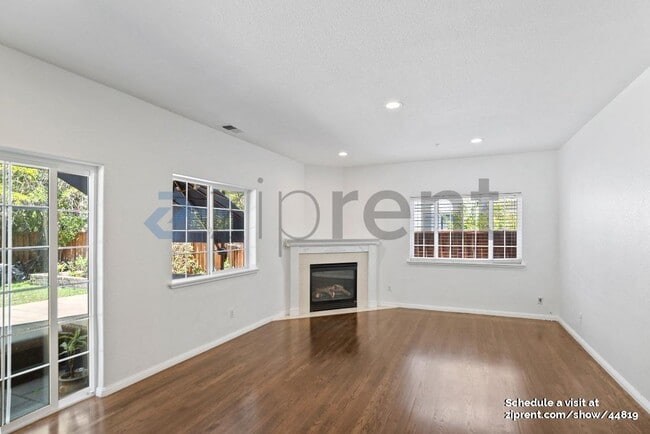 Building Photo - 3531 Middlefield Rd