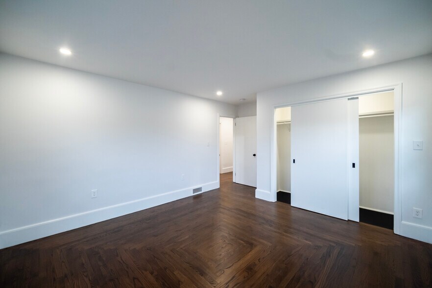 Building Photo - 10 Wampanoag Trl