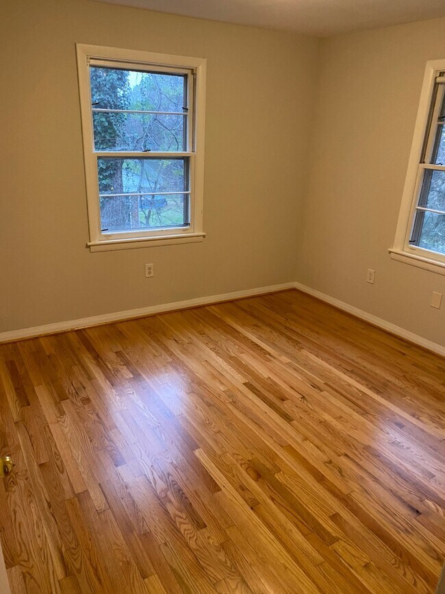 Building Photo - 1424 Nelson Dr