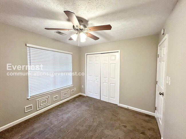 Building Photo - 320 Ashley Woods Dr