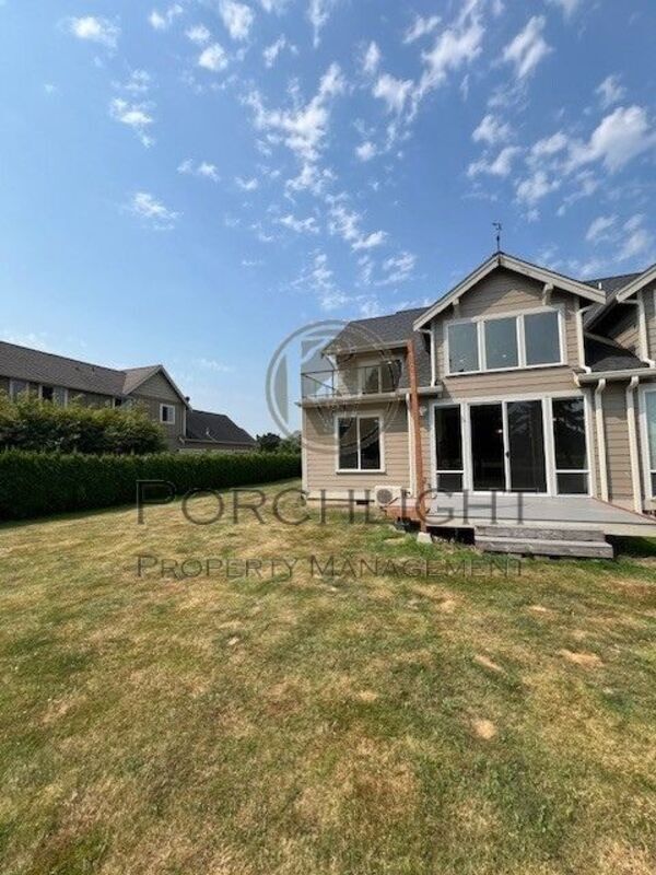 Building Photo - 2200 Greenview Cir