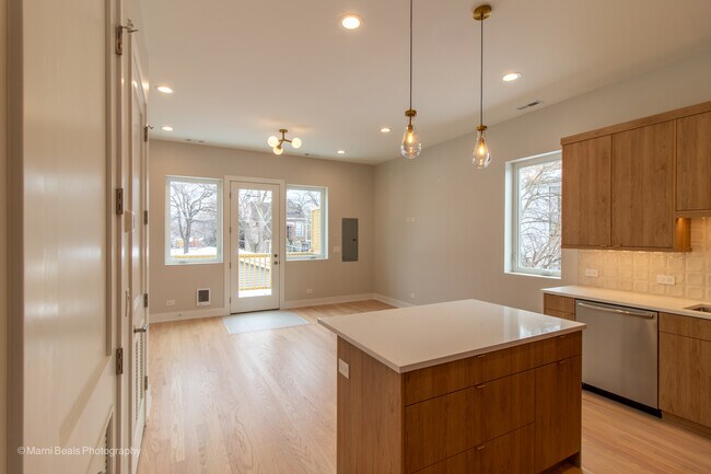 Building Photo - 6749 S Langley Ave