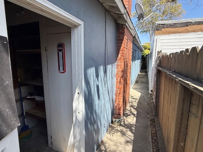 Building Photo - Central Richmond 2-Bedroom Home Near City ...