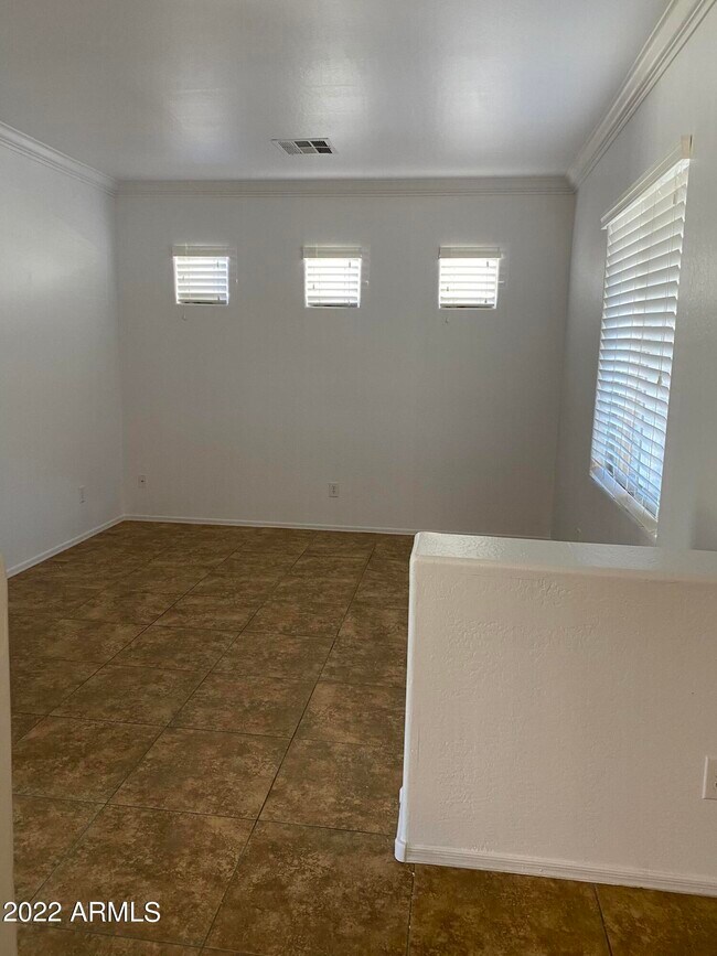 Building Photo - 1704 S Falcon Dr