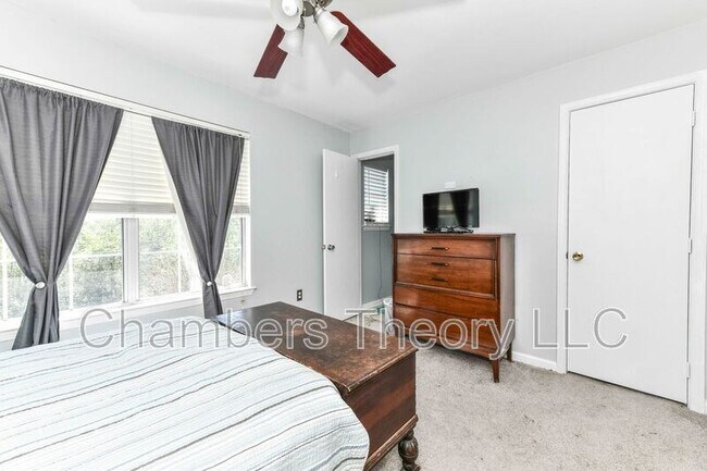 Building Photo - 565 Radford Terrace NE