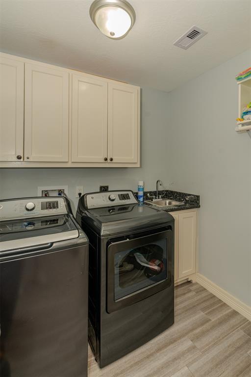 Building Photo - 8195 Quail Hollow Dr