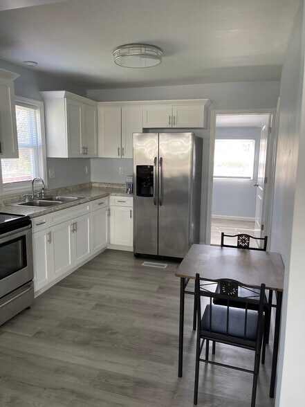 Building Photo - 711 Anton St