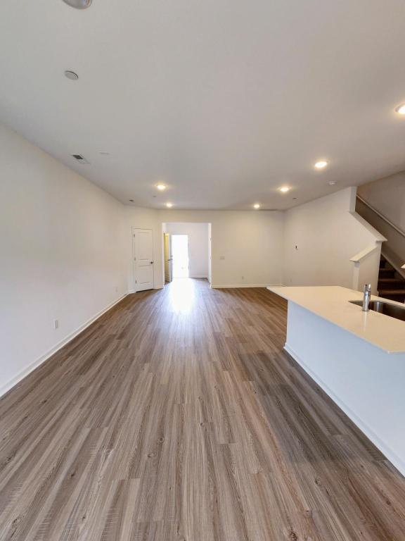 Building Photo - 7120 Mapleside Ln