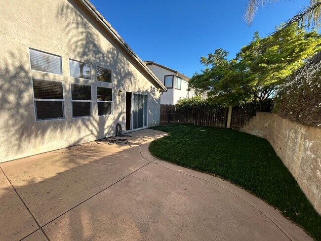 Building Photo - Beautiful 4 Bedroom, 2.5 Bath Deer Valley ...
