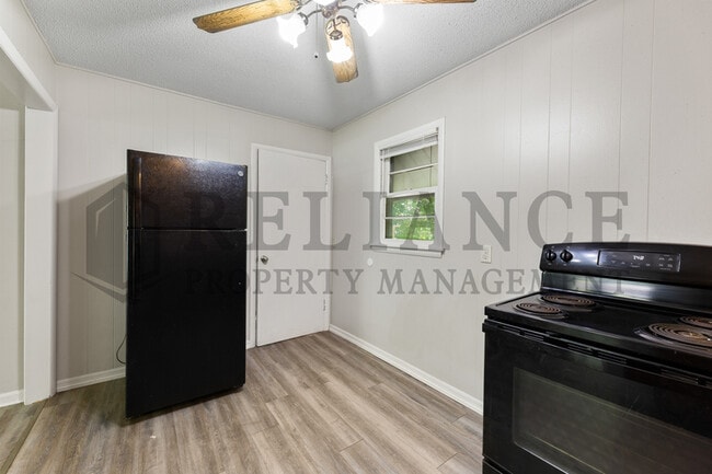 Building Photo - 2062 Poplar St
