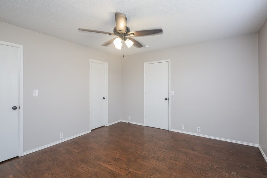 Building Photo - 100 Walnut Dr