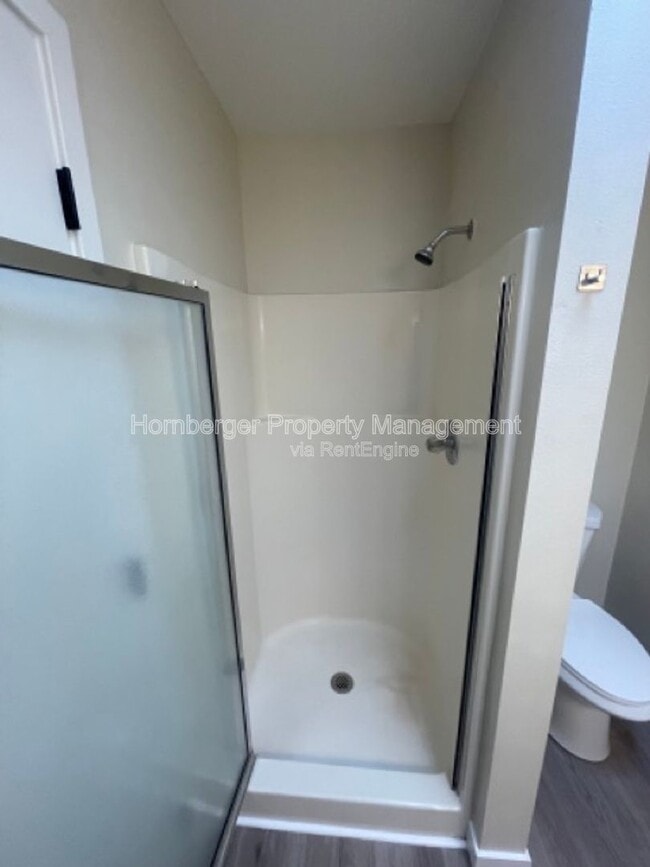 Building Photo - 1924 N Crestline St