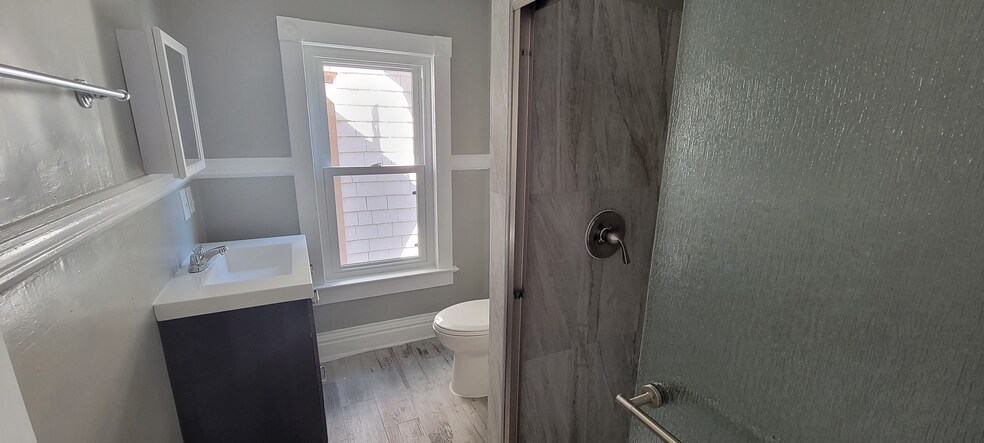 Building Photo - 1042 S Clarkson St