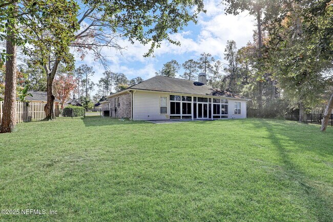 Building Photo - 2004 Water Crest Dr