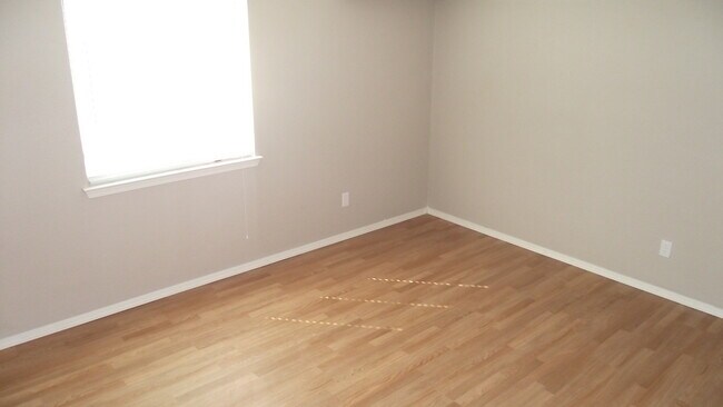 Building Photo - East El Paso 4 Bed Refrig A/C