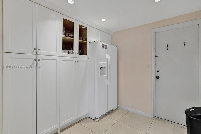 Building Photo - 1833 S Ocean Dr