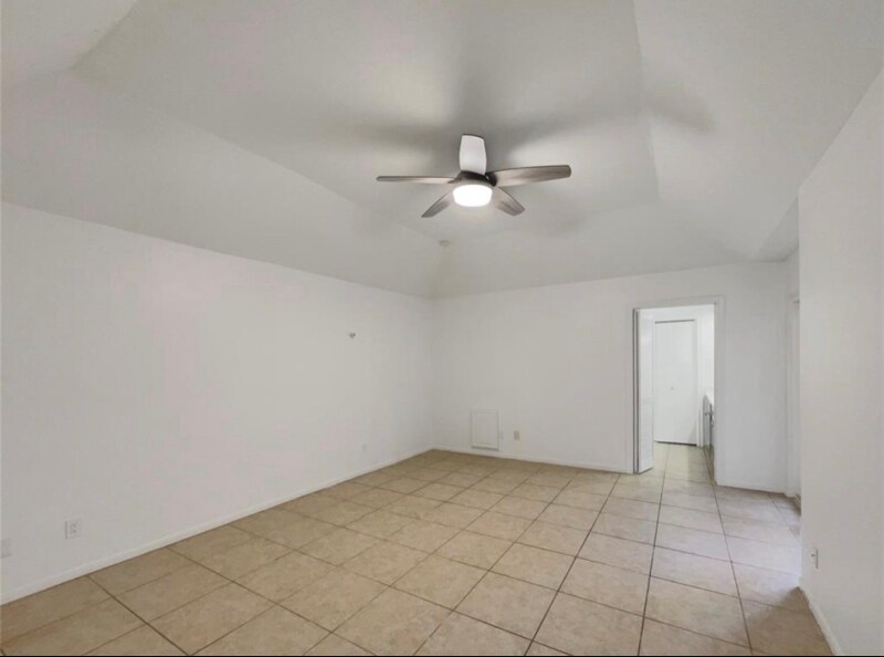 Building Photo - 2805 Cambridge Ln