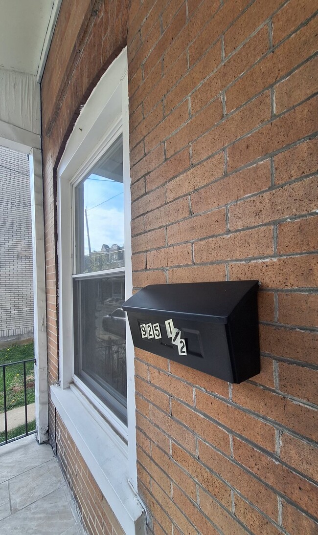 Building Photo - 925 1/2 Liberty St