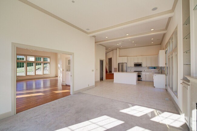 Building Photo - 4bd/4ba Kirkland House