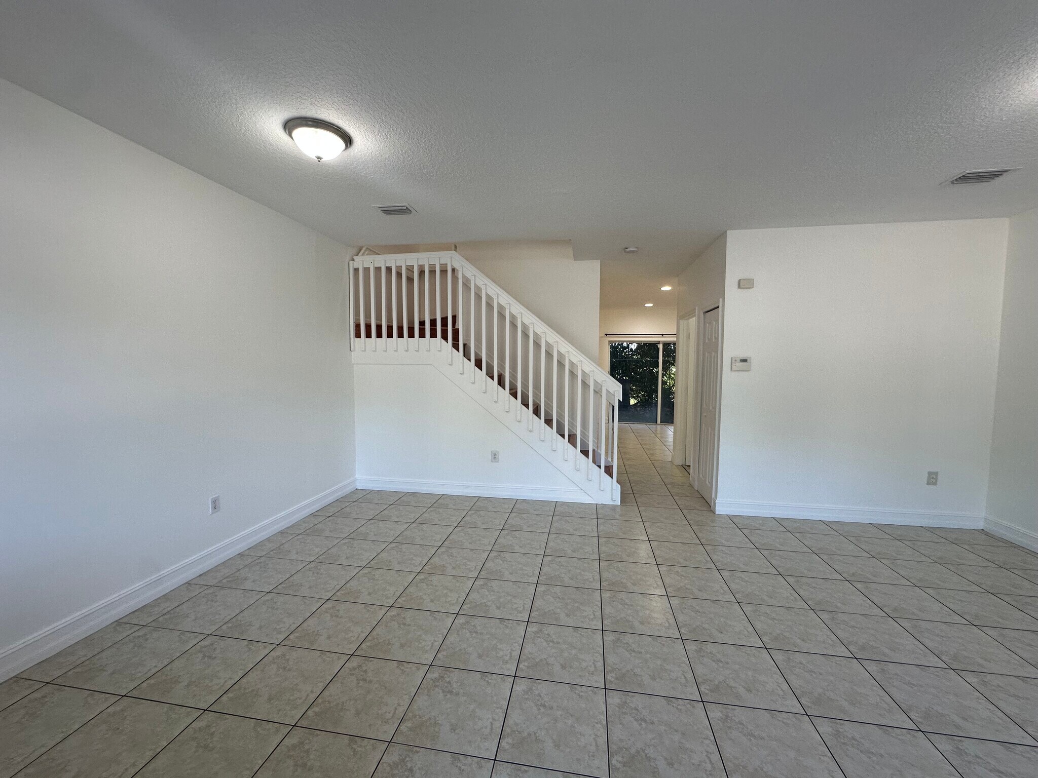 Building Photo - 1712 SE 31st Ct