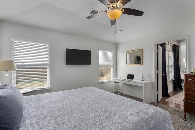 Building Photo - 300 Camellia Dr