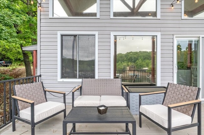 Building Photo - 24 Mimosa Rd