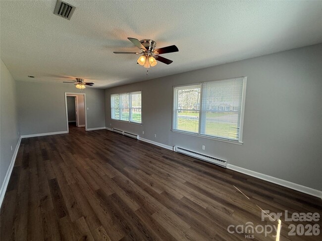 Building Photo - 851 Fieldstone Rd