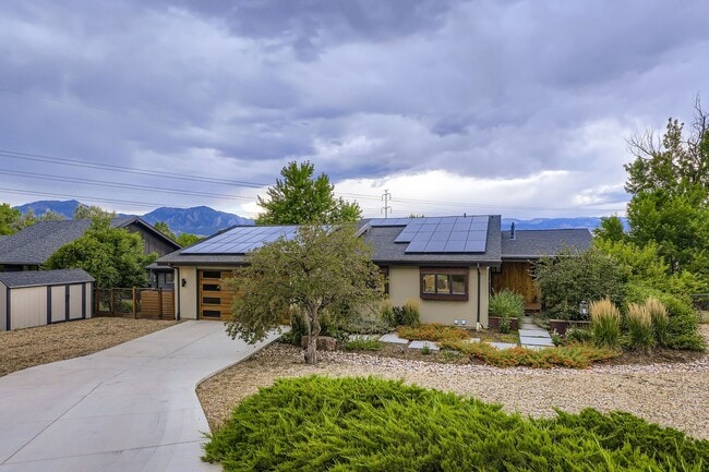 Building Photo - Private Retreat 4 BDR Near Baseline Reservoir