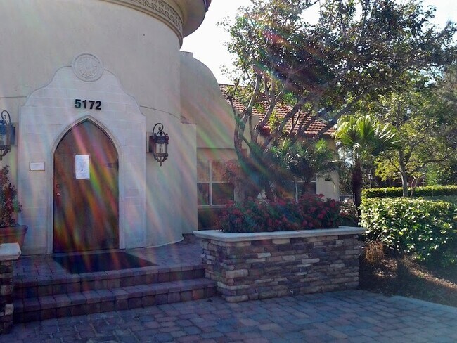 Building Photo - Beautiful Remodeled 2/1 Condo x Rent @ Villa Medici close to Theme Parks!