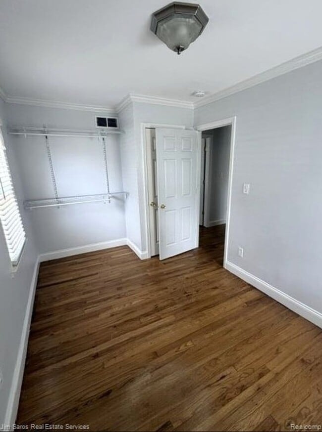 Building Photo - 1424 Chapin Ave