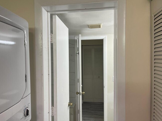 Building Photo - 203 Foxtail Dr