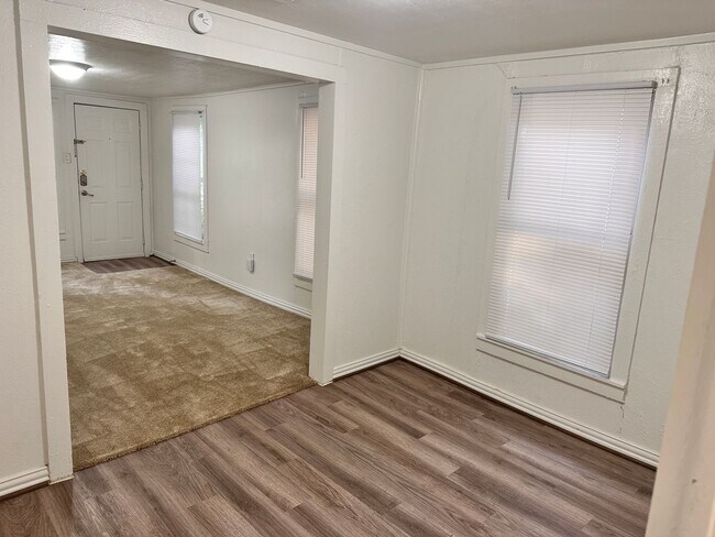 Building Photo - 2 Bedroom Home Close to Historic District