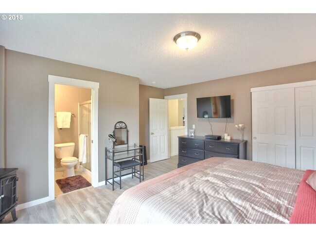 Building Photo - Comfortable Beaverton Living- 4 Bedroom, 2.5 Bath home Near Nike & Intel with Open Living & Priva...