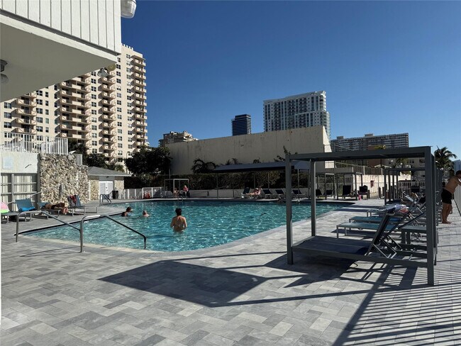 Building Photo - 1849 S Ocean Dr