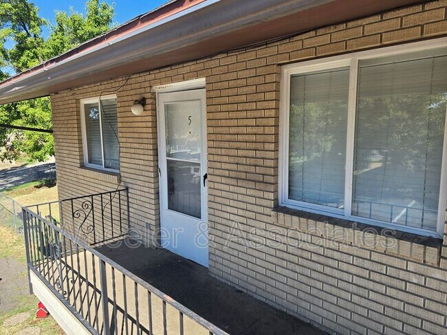 Building Photo - 3070 Eccles Ave