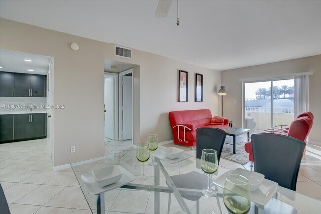 Building Photo - 200 S Birch Rd