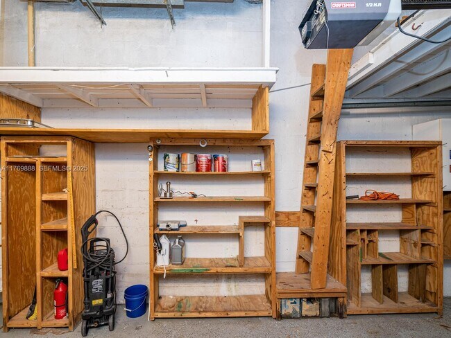 Building Photo - 9441 Byron Ave