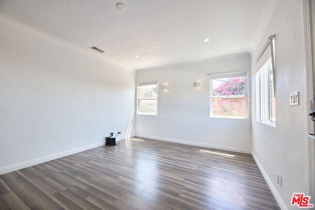 Building Photo - 1416 Helen Dr