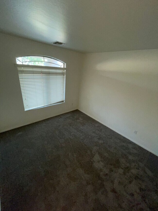 Building Photo - 5707 S 31st Dr
