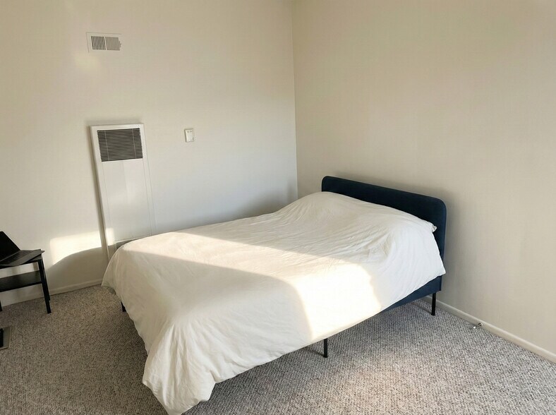 Building Photo - 945 Gayley, Inc