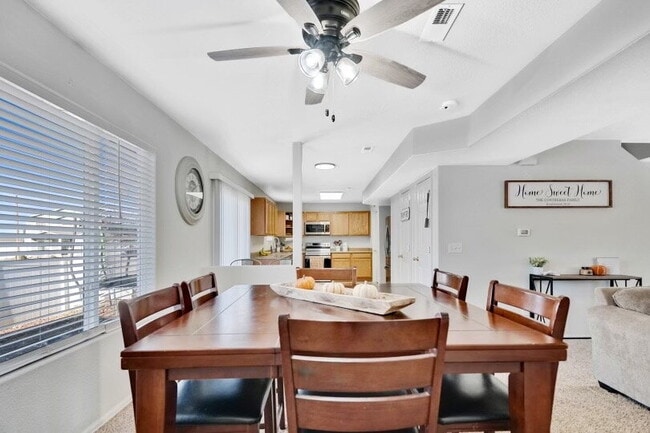 Building Photo - 2205 Meadowlark Ln