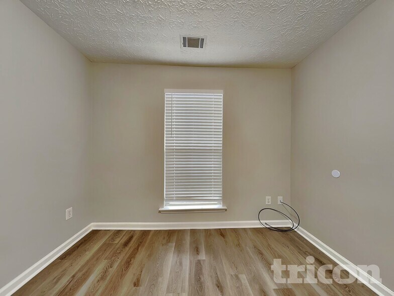 Building Photo - 1528 Cardinal Ln