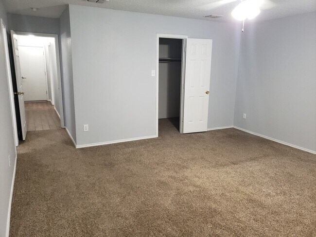 Building Photo - Beautiful Home For Rent