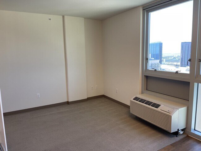 Building Photo - 988 Halekauwila St