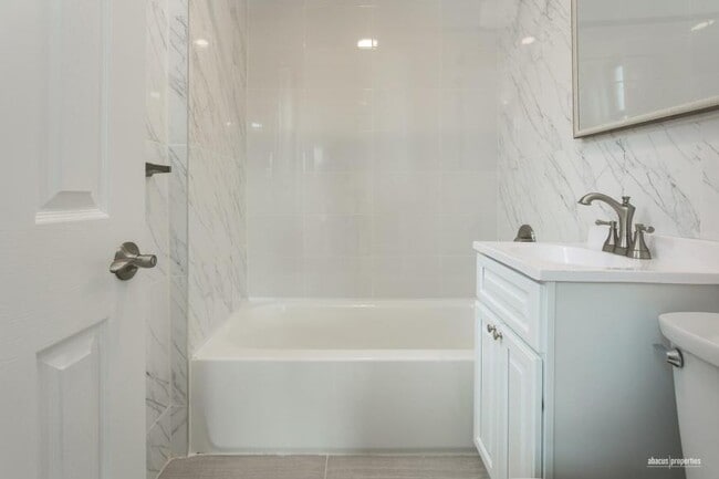 Building Photo - 2 bedroom in Brooklyn NY 11218