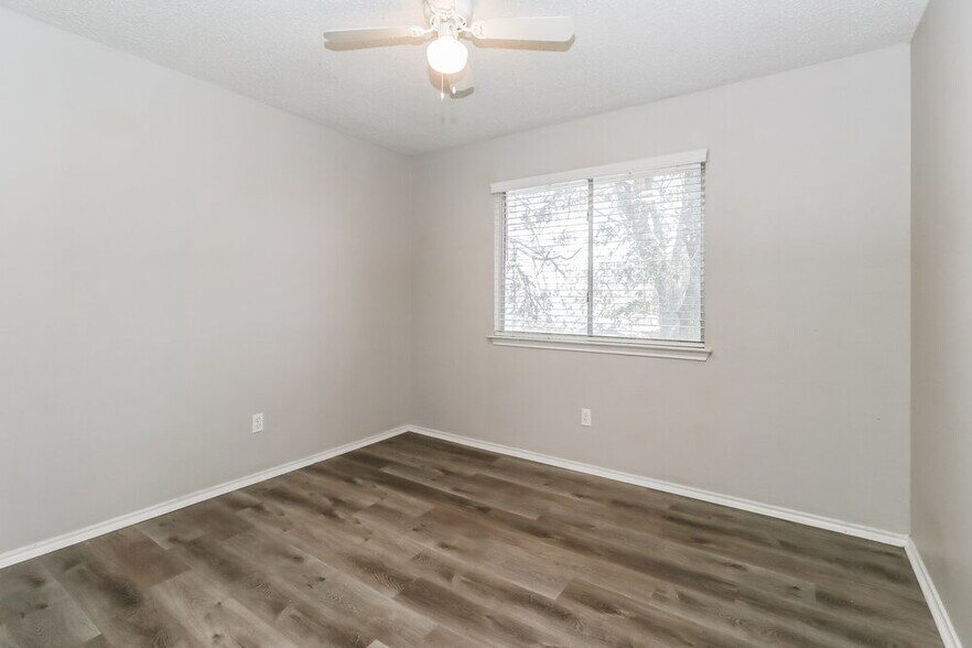 Building Photo - 4717 Fallenash Dr