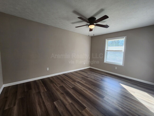 Building Photo - 24 Paige St