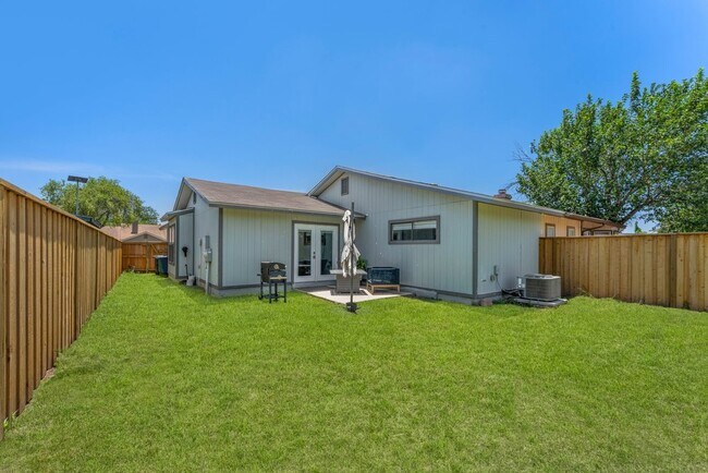 Building Photo - Charming 2-Bed Home with Garage, Fenced Yard & Private Patio in San Antonio – $1,350/mo